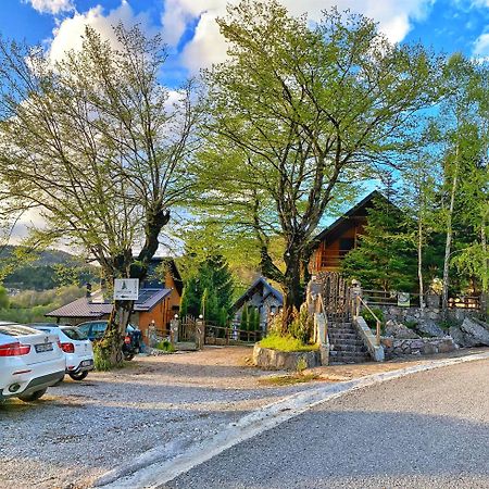 Chalet Kujta Peje Bagian luar foto