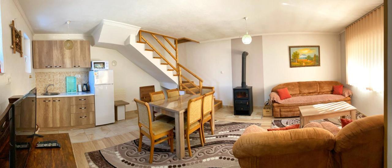 Chalet Kujta Peje Bagian luar foto