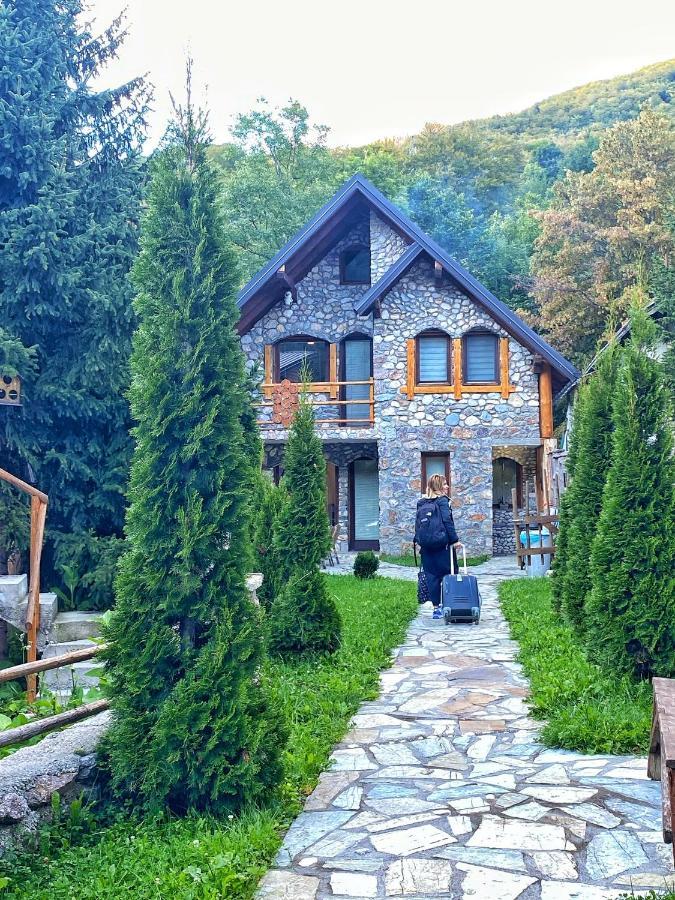 Chalet Kujta Peje Bagian luar foto