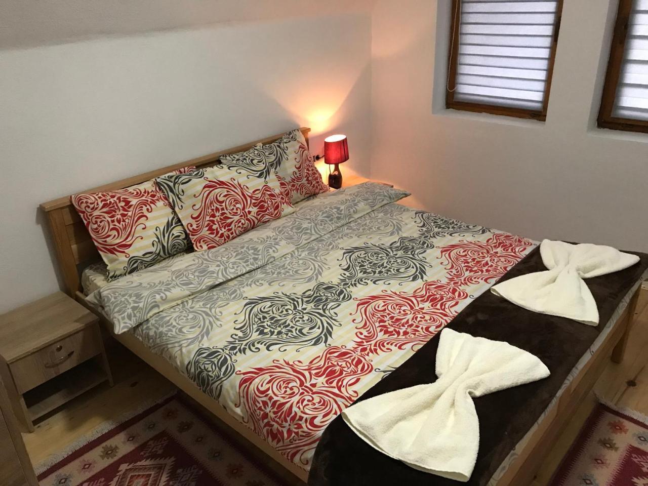Chalet Kujta Peje Bagian luar foto